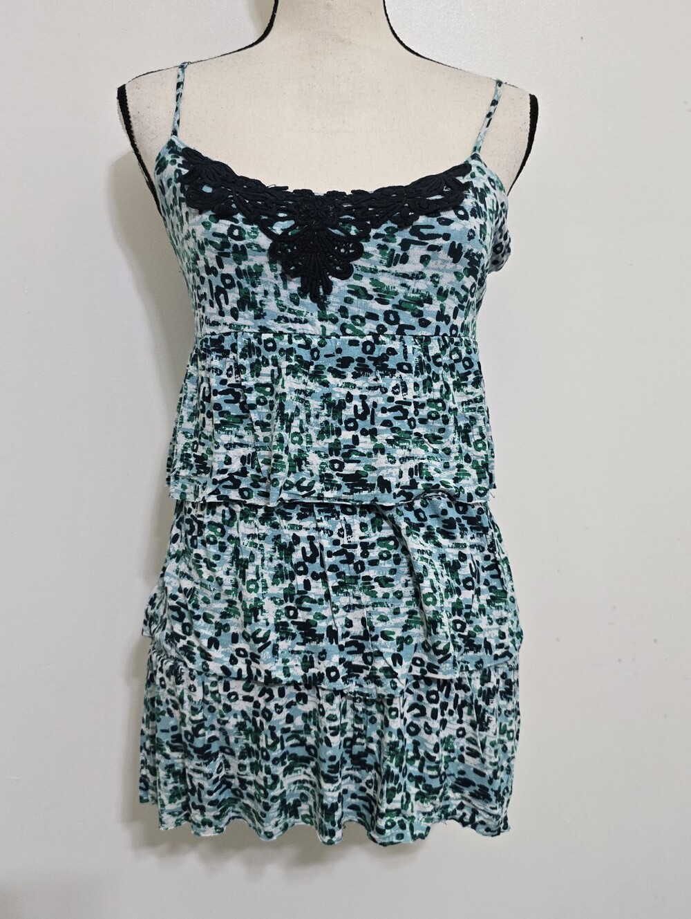 y2k MUDD size Large Tiered Ruffle Boho Cami Crochet Tank Adjustable Strap Green